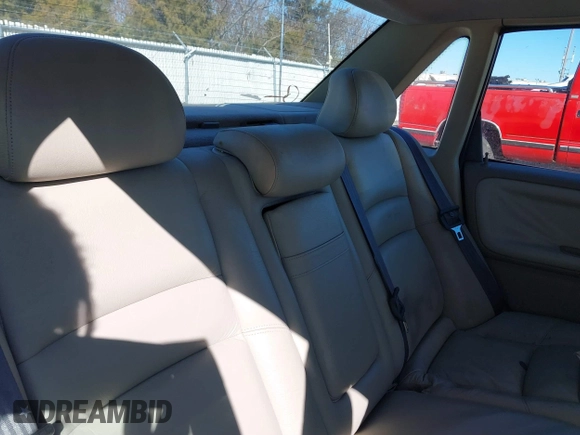 1999 Volvo S70 z VIN YV1LS56D4X2567657, wystawiony jako IAAI lot #41383089 z przebiegiem Nie podano mil oraz . Historia ofert i sprzedaży dostępna na DreamBid. Obrazek 8.