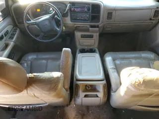 2001 GMC Sierra 1500HD SLE z VIN 1GTGC13UX1F202868, wystawiony jako Copart lot #43929435 z przebiegiem 271 152 mil mil oraz Szkoda całkowita • Salvage title. Historia ofert i sprzedaży dostępna na DreamBid. Obrazek 8.