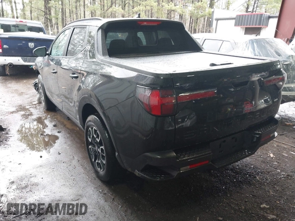 2024 Hyundai Santa Cruz SEL z VIN 5NTJCDDE5RH125196, wystawiony jako IAAI lot #41805584 z przebiegiem 3 944 mil mil oraz . Historia ofert i sprzedaży dostępna na DreamBid. Obrazek 3.