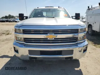 2015 Chevrolet Silverado 3500HD LT z VIN 1GC4KZCG1FF586027, wystawiony jako Copart lot #50064515 z przebiegiem 63 788 mil mil oraz Szkoda całkowita • Salvage title. Historia ofert i sprzedaży dostępna na DreamBid. Obrazek 5.