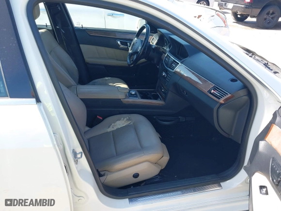 2012 Mercedes-Benz E-Class E 350 Luxury with VIN WDDHF5KB1CA585320, listed as a IAAI auction lot 41982342 with 162,512 mi miles. Bid and sale history available at carsss.com. Image 5.