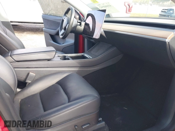 2022 Tesla Model Y Long Range z VIN 7SAYGDEE1NF385414, wystawiony jako IAAI lot #41660542 z przebiegiem 54 075 mil mil oraz . Historia ofert i sprzedaży dostępna na DreamBid. Obrazek 5.