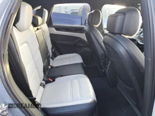 2024 Porsche Cayenne S z VIN WP1AL2AY8RDA34476, wystawiony jako Copart lot #85162734 z przebiegiem 15 203 mil mil oraz Szkoda całkowita • Salvage title. Historia ofert i sprzedaży dostępna na DreamBid. Obrazek 11.