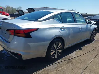 2022 Nissan Altima SV z VIN 1N4BL4DV4NN322539, wystawiony jako IAAI lot #41985083 z przebiegiem 33 112 mil mil oraz . Historia ofert i sprzedaży dostępna na DreamBid. Obrazek 4.