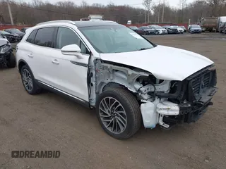 2019 Lincoln Nautilus Reserve z VIN 2LMPJ8L92KBL56116, wystawiony jako IAAI lot #42011799 z przebiegiem 71 836 mil mil oraz . Historia ofert i sprzedaży dostępna na DreamBid. Obrazek 1.