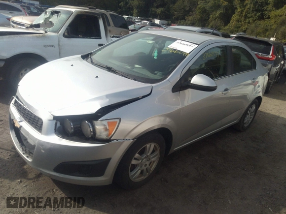 2014 Chevrolet Sonic LT z VIN 1G1JC5SH3E4178750, wystawiony jako IAAI lot #37660997 z przebiegiem 187 073 mil mil oraz . Historia ofert i sprzedaży dostępna na DreamBid. Obrazek 2.