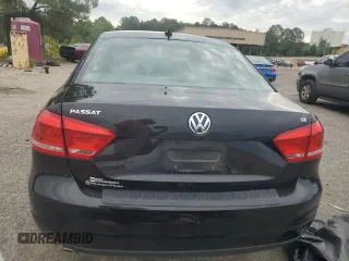 2013 Volkswagen Passat SE z VIN 1VWBH7A37DC110614, wystawiony jako Copart lot #55903665 z przebiegiem 121 117 mil mil oraz Szkoda całkowita • Salvage title. Historia ofert i sprzedaży dostępna na DreamBid. Obrazek 6.