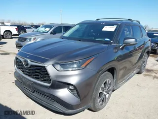 2021 Toyota Highlander XLE with VIN 5TDGZRAH3MS057776, listed as a IAAI auction lot 41754519 with 79,725 mi miles. Bid and sale history available at carsss.com. Image 2.