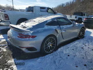 2017 Porsche 911 Turbo S z VIN WP0AD2A9XHS166494, wystawiony jako Copart lot #86107354 z przebiegiem Nie podano mil oraz Nie do naprawy • Non repairable. Historia ofert i sprzedaży dostępna na DreamBid. Obrazek 3.