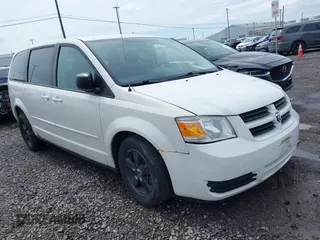 2009 Dodge Grand Caravan SE z VIN 2D8HN44E19R602654, wystawiony jako IAAI lot #42180655 z przebiegiem 133 913 mil mil oraz . Historia ofert i sprzedaży dostępna na DreamBid. Obrazek 1.