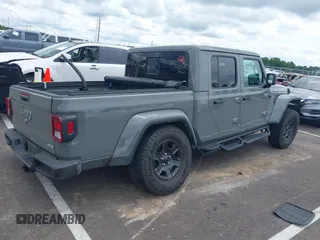 2021 Jeep Gladiator High Altitude z VIN 1C6HJTFG1ML597807, wystawiony jako IAAI lot #42336812 z przebiegiem 46 450 mil mil oraz . Historia ofert i sprzedaży dostępna na DreamBid. Obrazek 4.