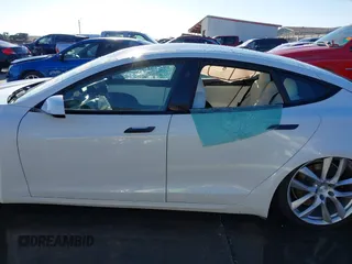 2022 Tesla Model S Plaid z VIN 5YJSA1E63NF483873, wystawiony jako IAAI lot #41204003 z przebiegiem 15 mil mil oraz . Historia ofert i sprzedaży dostępna na DreamBid. Obrazek 14.