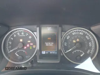 2020 Toyota Tacoma SR5 с VIN 3TMCZ5AN9LM341778, выставлен на аукционе IAAI как лот 42268274 с пробегом 64 767 миль миль и . История ставок и продаж доступна на DreamBid. Изображение 7.