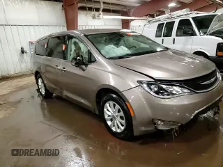 2018 Chrysler Pacifica Touring Plus with VIN 2C4RC1FG0JR234168, listed as a Copart auction lot 42035405 with 117,788 mi miles and Clean Title. Bid and sale history available at DreamBid. Image 15.