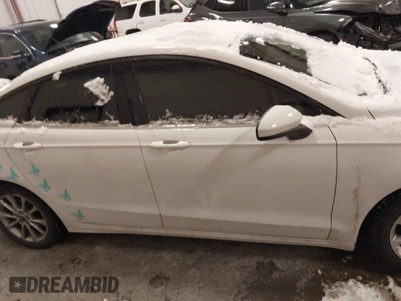 2017 Ford Fusion SE with VIN 3FA6P0H71HR346924, listed as a IAAI auction lot 41597931 with 132,267 mi miles. Bid and sale history available at carsss.com. Image 13.