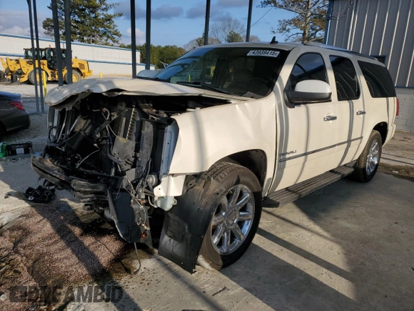 2010 GMC Yukon XL Denali with VIN 1GKUKMEF6AR146632, listed as a Copart auction lot 43939415 with 165,204 mi miles and Salvage Title. Bid and sale history available at carsss.com. Image 1.