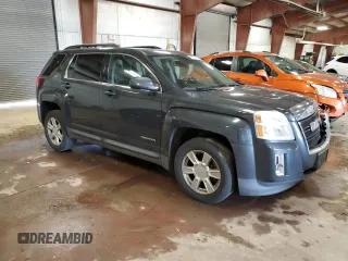 2013 GMC Terrain SLT z VIN 2GKFLVEKXD6396996, wystawiony jako Copart lot #58019125 z przebiegiem 138 205 mil mil oraz Czysty tytuł • Clean title. Historia ofert i sprzedaży dostępna na DreamBid. Obrazek 4.