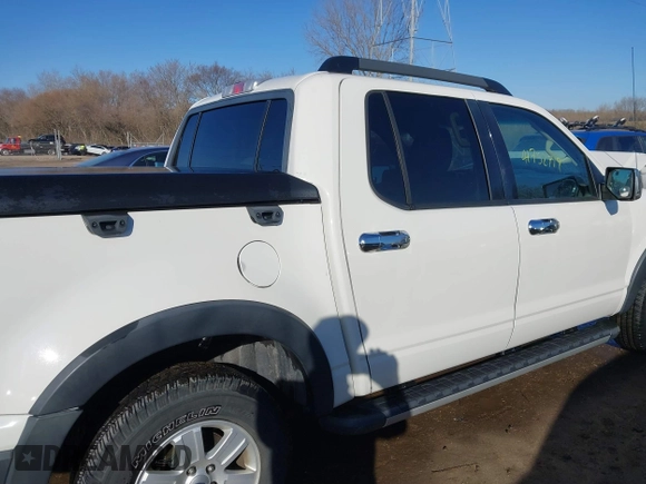 2010 Ford Explorer Sport Trac XLT z VIN 1FMEU3BE3AUF03502, wystawiony jako IAAI lot #41752719 z przebiegiem 142 733 mil mil oraz . Historia ofert i sprzedaży dostępna na DreamBid. Obrazek 13.