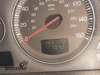 2006 Volvo XC70 with VIN YV4SZ592361243124, listed as a IAAI auction lot 41972200 with 186,720 mi miles. Bid and sale history available at carsss.com. Image 7.