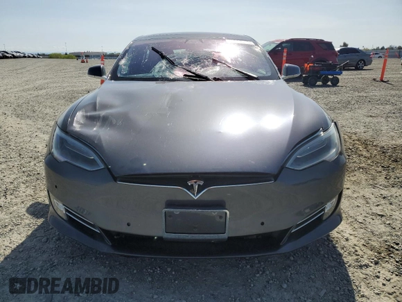 2018 Tesla Model S 75D z VIN 5YJSA1E23JF263642, wystawiony jako Copart lot #50647665 z przebiegiem 71 416 mil mil oraz Szkoda całkowita • Salvage title. Historia ofert i sprzedaży dostępna na DreamBid. Obrazek 5.