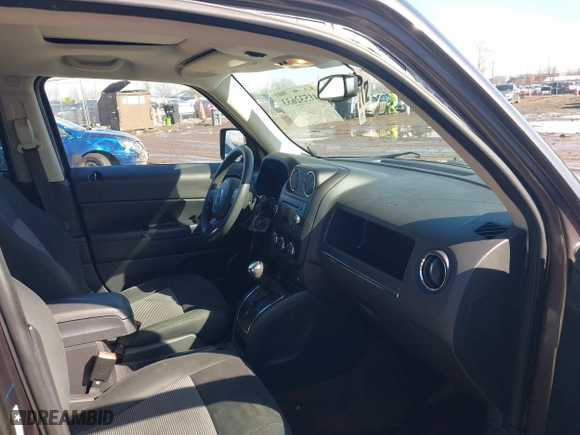 2014 Jeep Patriot Sport with VIN 1C4NJPBA0ED758437, listed as a IAAI auction lot 41532633 with 138,572 mi miles. Bid and sale history available at carsss.com. Image 5.