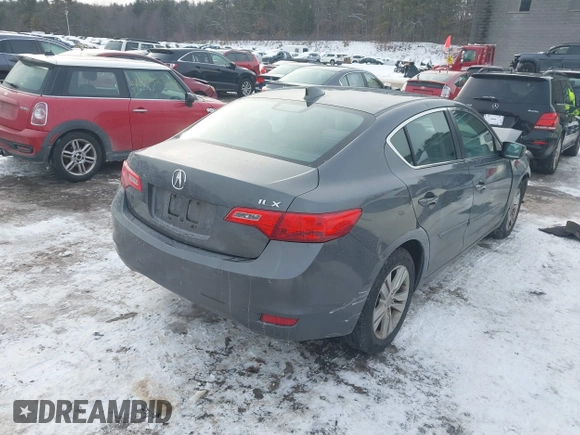 2013 Acura ILX with VIN 19VDE1F37DE022142, listed as a IAAI auction lot 41543026 with 152,967 mi miles. Bid and sale history available at carsss.com. Image 4.