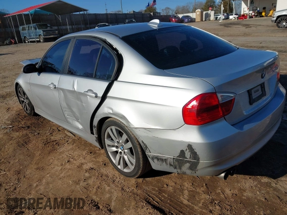 2006 BMW 3 Series 325i with VIN WBAVB13516KX40275, listed as a IAAI auction lot 41563739 with 185,783 mi miles. Bid and sale history available at carsss.com. Image 3.
