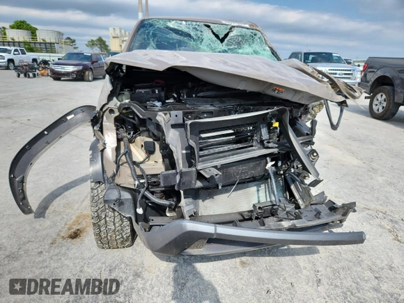 2024 Nissan Frontier SV z VIN 1N6ED1EK5RN666780, wystawiony jako Copart lot #59090905 z przebiegiem Nie podano mil oraz Szkoda całkowita • Salvage title. Historia ofert i sprzedaży dostępna na DreamBid. Obrazek 5.