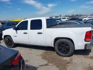 2011 GMC Sierra 1500 SLE with VIN 3GTP1VE06BG272410, listed as a IAAI auction lot 41616621 with 146,460 mi miles. Bid and sale history available at carsss.com. Image 14.