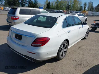 2019 Mercedes-Benz E-Class E 300 with VIN WDDZF4KBXKA592814, listed as a IAAI auction lot 42034883 with 1 mi miles. Bid and sale history available at carsss.com. Image 4.