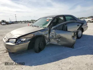 1999 Toyota Camry LE z VIN 4T1BG22K8XU426130, wystawiony jako Copart lot #87368604 z przebiegiem 276 204 mil mil oraz Szkoda całkowita • Salvage title. Historia ofert i sprzedaży dostępna na DreamBid. Obrazek 1.