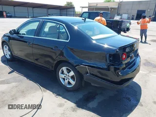 2008 Volkswagen Jetta SE with VIN 3VWRZ71K58M122283, listed as a IAAI auction lot 42466049 with 83,252 mi miles and . Bid and sale history available at DreamBid. Image 3.