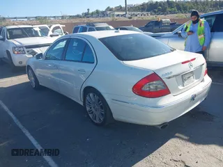 2008 Mercedes-Benz E 350 Luxury z VIN WDBUF56X18B359938, wystawiony jako IAAI lot #41999365 z przebiegiem 148 513 mil mil oraz . Historia ofert i sprzedaży dostępna na DreamBid. Obrazek 3.