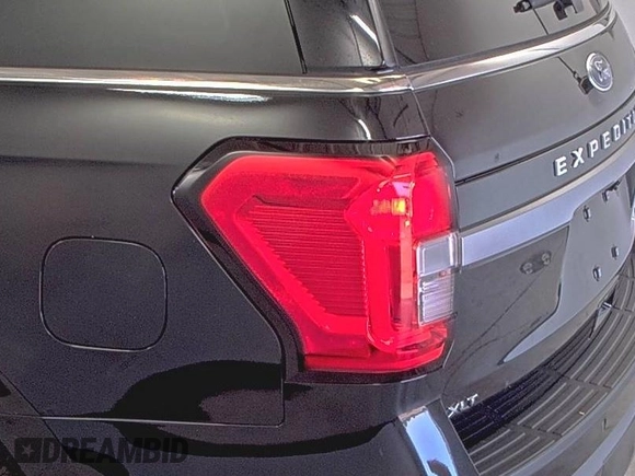 2024 Ford Expedition XLT z VIN 1FMJU1J89REA08550, wystawiony jako IAAI lot #42494046 z przebiegiem 52 118 mil mil oraz . Historia ofert i sprzedaży dostępna na DreamBid. Obrazek 24.