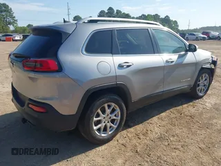 2016 Jeep Cherokee Latitude with VIN 1C4PJMCB3GW231806, listed as a IAAI auction lot 41997517 with 170,188 mi miles and . Bid and sale history available at carsss.com. Image 4.