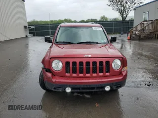 2015 Jeep Patriot Altitude z VIN 1C4NJRBBXFD425829, wystawiony jako Copart lot #56540355 z przebiegiem 98 752 mil mil oraz Szkoda całkowita • Salvage title. Historia ofert i sprzedaży dostępna na DreamBid. Obrazek 5.