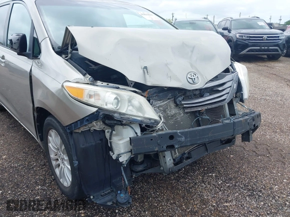 2015 Toyota Sienna XLE с VIN 5TDYK3DC1FS577192, выставлен на аукционе IAAI как лот 41823635 с пробегом 84 858 миль миль и . История ставок и продаж доступна на DreamBid. Изображение 6.
