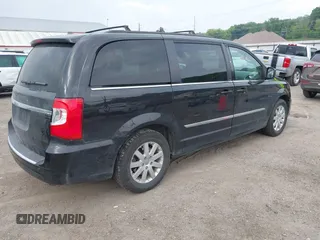 2014 Chrysler Town & Country Touring z VIN 2C4RC1BG3ER346779, wystawiony jako IAAI lot #42494278 z przebiegiem 220 517 mil mil oraz . Historia ofert i sprzedaży dostępna na DreamBid. Obrazek 4.