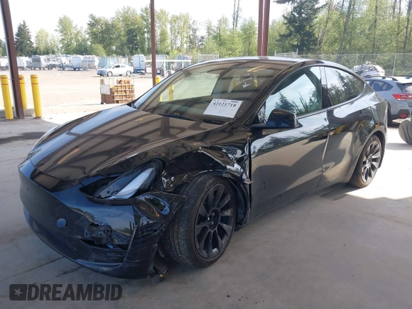 2022 Tesla Model Y Long Range with VIN 7SAYGDEE1NF550202, listed as a IAAI auction lot 42121718 with 28,211 mi miles and . Bid and sale history available at carsss.com. Image 17.