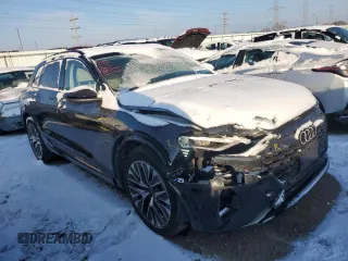 2024 Audi Q8 e-tron Premium Plus z VIN WA15AAGE4RB017020, wystawiony jako Copart lot #87812675 z przebiegiem 14 464 mil mil oraz Szkody całkowita. Historia ofert i sprzedaży dostępna na DreamBid. Obrazek 4.