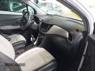 2020 Chevrolet Trax LT with VIN 3GNCJLSB4LL171777, listed as a IAAI auction lot 41789393 with 39,130 mi miles and . Bid and sale history available at DreamBid. Image 5.