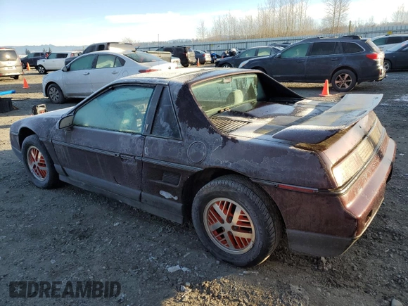 1986 Pontiac Fiero z VIN 1G2PF3793GP210763, wystawiony jako Copart lot #41891075 z przebiegiem 144 219 mil mil oraz Czysty tytuł • Clean title. Historia ofert i sprzedaży dostępna na DreamBid. Obrazek 2.