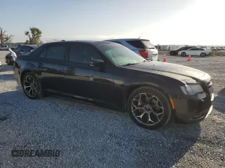 2015 Chrysler 300 S z VIN 2C3CCABT5FH736071, wystawiony jako Copart lot #52608825 z przebiegiem 189 263 mil mil oraz Nie do naprawy • Non repairable. Historia ofert i sprzedaży dostępna na DreamBid. Obrazek 4.