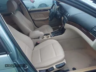 2005 BMW 3 Series 325i with VIN WBAEV33475KW16987, listed as a IAAI auction lot 41353913 with 211,222 mi miles. Bid and sale history available at carsss.com. Image 5.