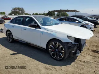 2024 BMW i5 M60 z VIN WBY43FK04RCR72042, wystawiony jako Copart lot #70827834 z przebiegiem 898 mil mil oraz Szkody całkowita. Historia ofert i sprzedaży dostępna na DreamBid. Obrazek 4.