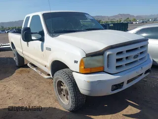 1999 Ford F-250 XL z VIN 1FTNX21L0XEC71028, wystawiony jako IAAI lot #42488142 z przebiegiem 262 237 mil mil oraz . Historia ofert i sprzedaży dostępna na DreamBid. Obrazek 1.