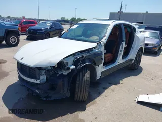 2019 Maserati Levante GranLusso z VIN ZN661XUL4KX319060, wystawiony jako IAAI lot #41823485 z przebiegiem 126 815 mil mil oraz . Historia ofert i sprzedaży dostępna na DreamBid. Obrazek 2.