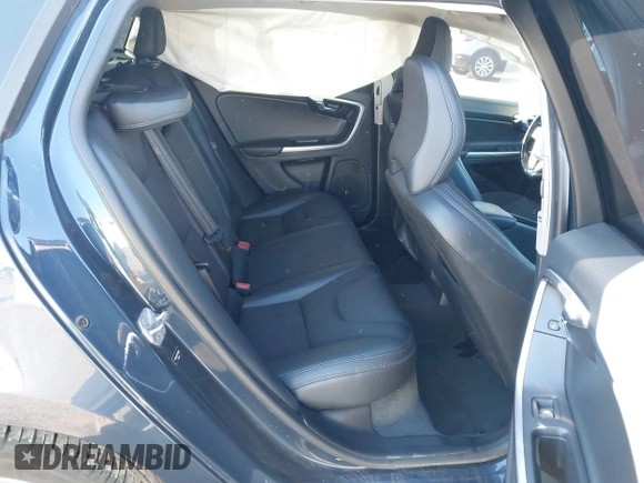 2015 Volvo V60 T5 Drive-E with VIN YV140MEJ8F1261268, listed as a IAAI auction lot 41517740 with 112,991 mi miles. Bid and sale history available at carsss.com. Image 8.