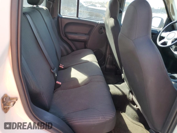 2004 Jeep Liberty Sport with VIN 1J4GK48K84W118848, listed as a Copart auction lot 43061675 with 116,406 mi miles and Salvage Title. Bid and sale history available at DreamBid. Image 10.