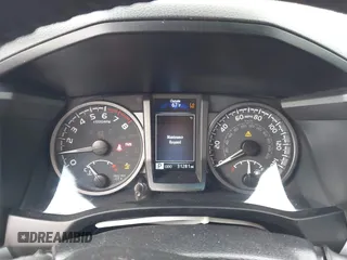 2023 Toyota Tacoma SR z VIN 3TMCZ5AN0PM538974, wystawiony jako IAAI lot #42510020 z przebiegiem 31 281 mil mil oraz . Historia ofert i sprzedaży dostępna na DreamBid. Obrazek 7.
